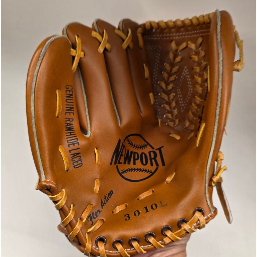 Newport Flex Action Genuine Rawhide Laced Right Hand Throw Baseball Glove 3010